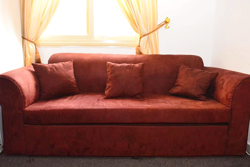Sofa Set For Urgent Furniture Show Ad Kuwait Upto Date Click To Enlarge Image
