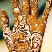 Henna@2kd per hand