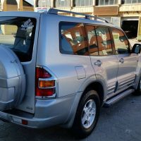 Pajero 2002 (V6 3000cc) full option with sunroof. Silver color.