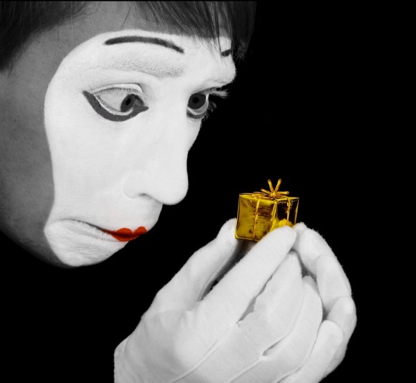 mime-gift-sad-disappoint-disappointment-600x553