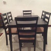 wooden dining table w/6 chairs,showroom condition,only 1yr used.