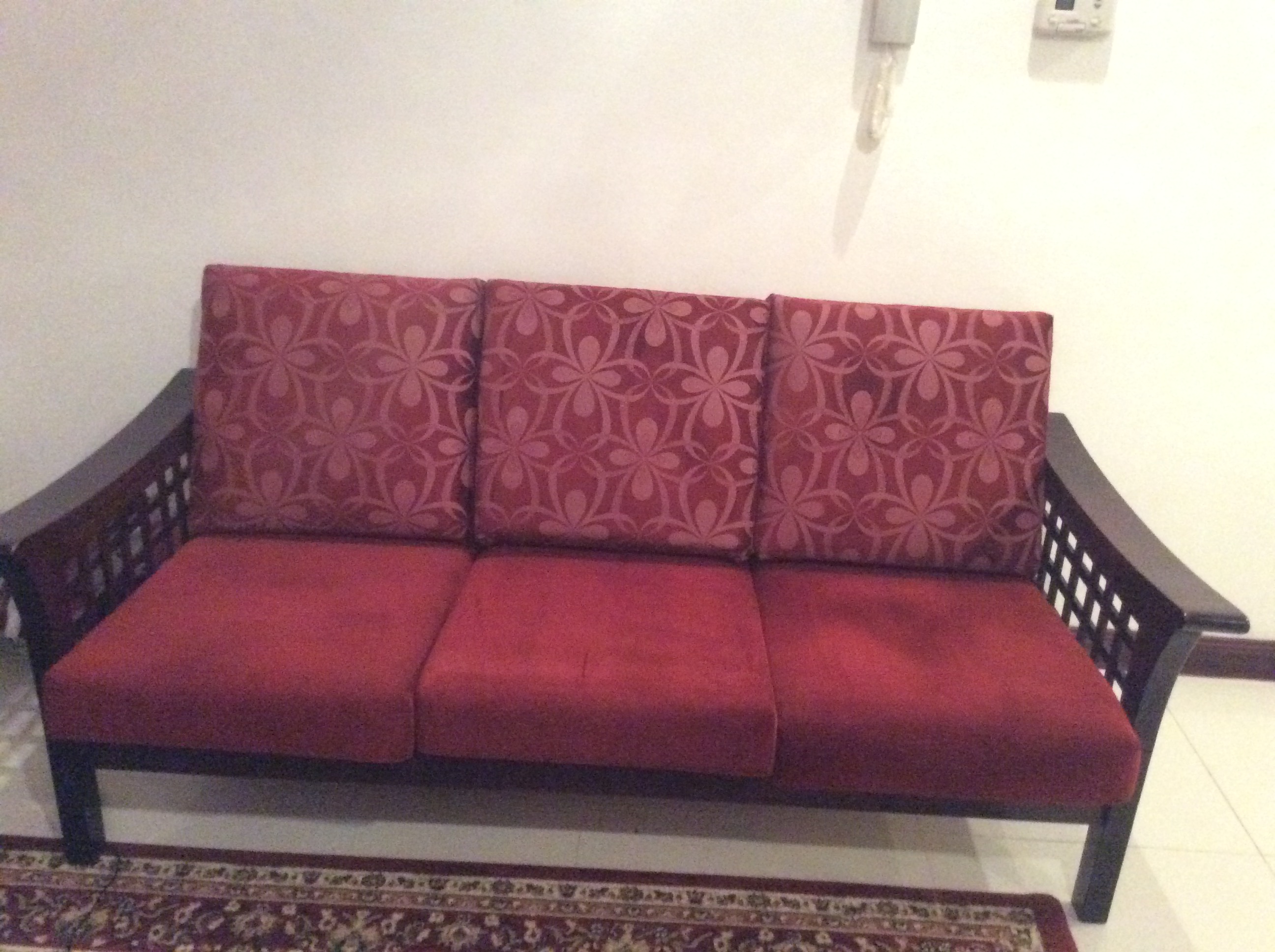 wooden sofa set 3+1+1,showroom condition,only 1yr used. Furniture